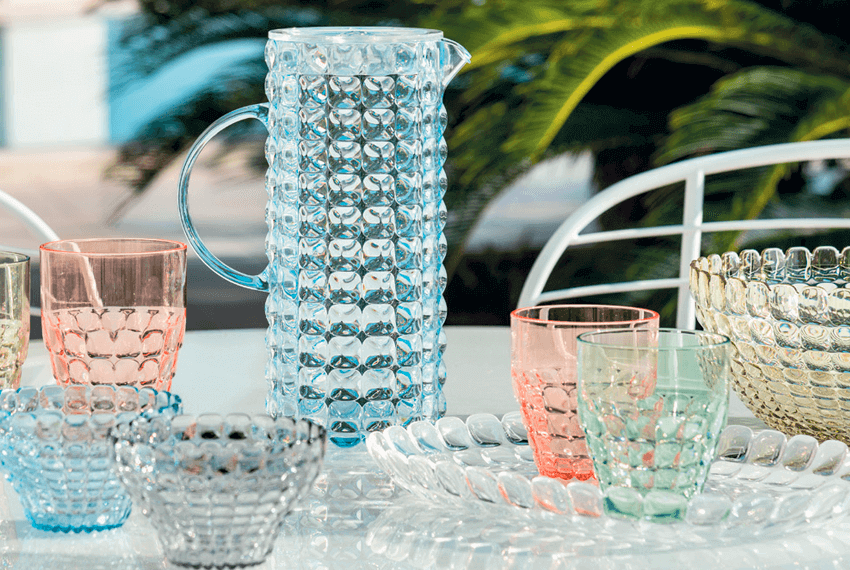 Summer + Guzzini = great relaxation by the pool, on a yacht or make a sound!