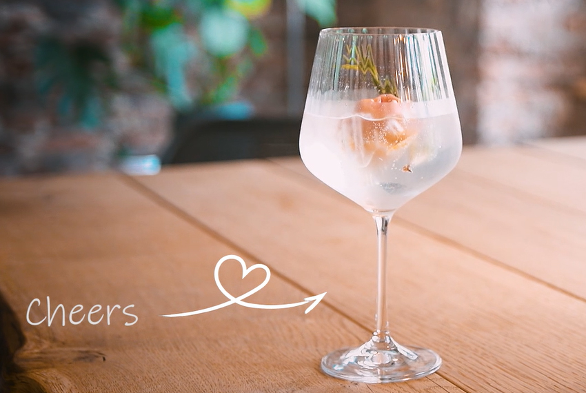 Коктейльна п’ятниця (рецепт Pink Rosemary gin tonic)